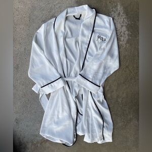 Kate Spade New York White Mrs. Embroidered Initials Bathrobe Sz Medium